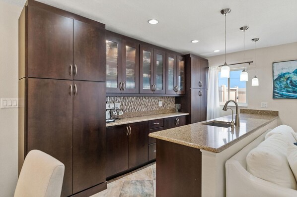 House, Accessible | 3 bedrooms, Internet - Heated Pool Home Pool Table Spacious Family (Largo)