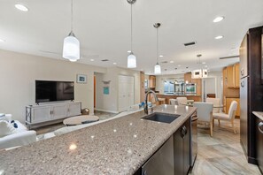 House, Accessible | 3 bedrooms, Internet - Heated Pool Home Pool Table Spacious Family (Largo)