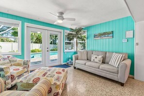 House | 2 bedrooms, Internet - Home with Pool & Hot Tub Close to Beach (Indian Rocks Beach)