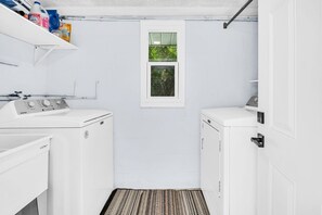 2 bedrooms, Internet - Heated Pool Hot tub Close to Beach Pet Friendly (Indian Rocks Beach)