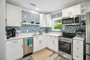 House | Private kitchen - Heated Pool Hot tub Close to Beach Pet Friendly (Indian Rocks Beach)