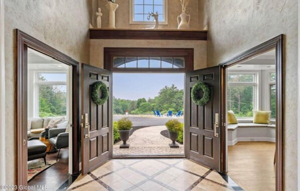 House - Secluded Lux Mansion Pool Home With Amazing Views (Nassau)