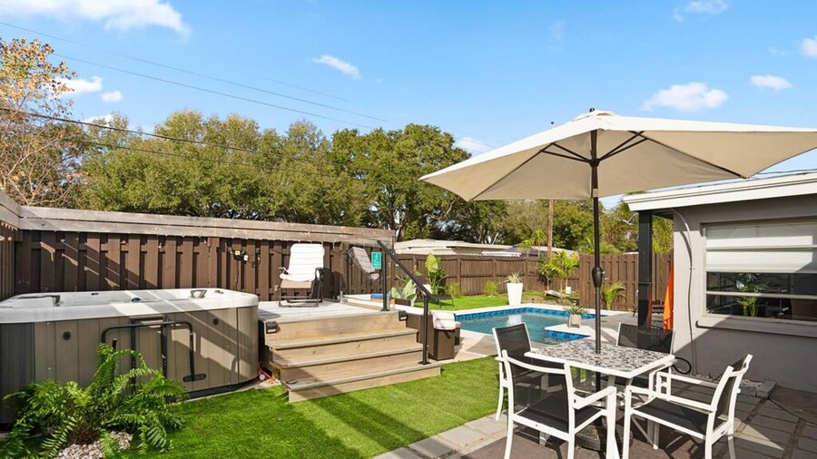 Pool Hottub 5 Miles Clearwater IRB Pet Friendly