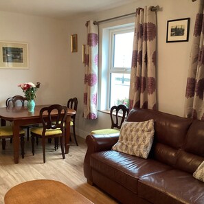 Living area - Ryans Roundstone Retreats Islandview (Roundstone)