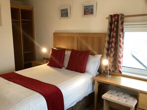 6 Schlafzimmer, Bügeleisen/Bügelbrett, WLAN, Bettwäsche