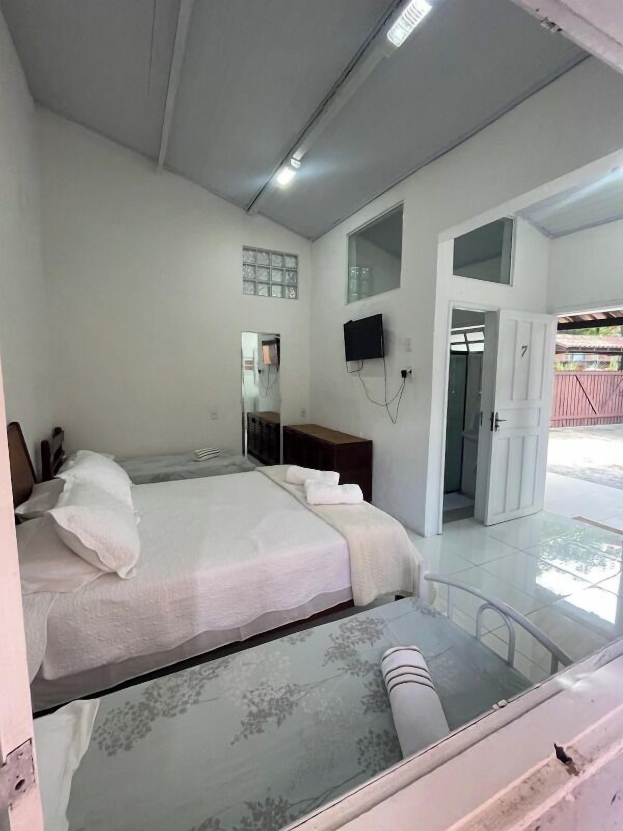 Minibar y ropa de cama 