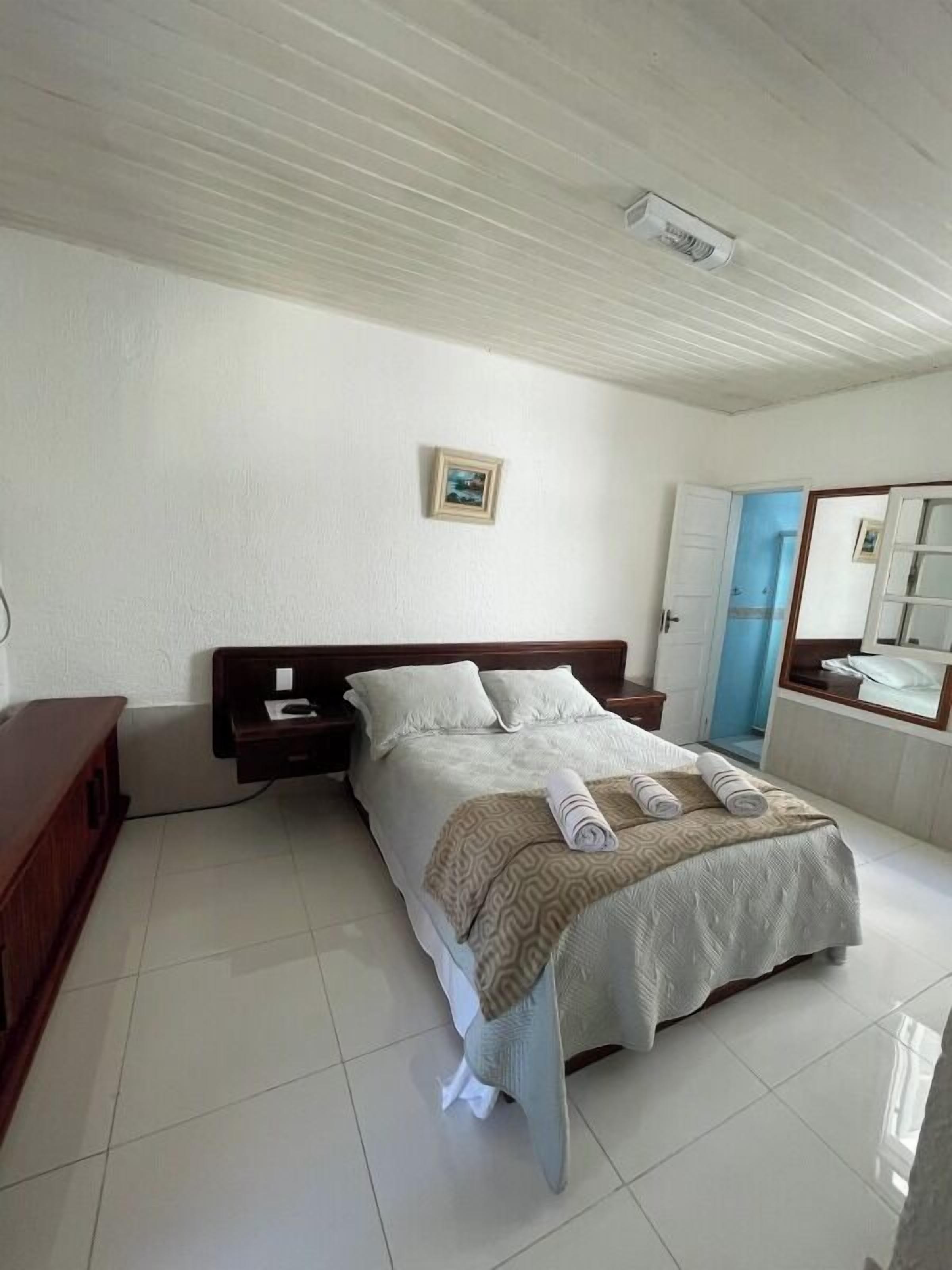 Minibar y ropa de cama 