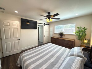 3 bedrooms, in-room safe, iron/ironing board, free WiFi - 3bd/2ba Remodeled Luxury Home + Steam Shower! (Concord)