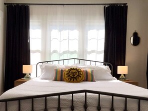 2 bedrooms, desk, iron/ironing board, travel cot - This triplex is a 2 bedroom(s), 2 bathrooms, located in Dallas, TX. (Dallas)