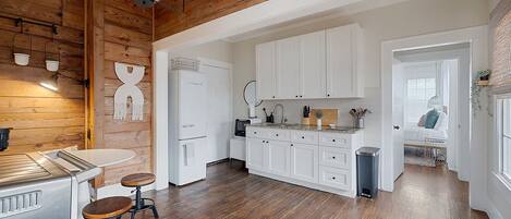 Refrigerador, microondas, horno, placa de cocina