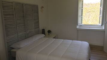 3 slaapkamers, een strijkplank/strijkijzer, beddengoed