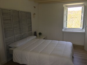 3 chambres, fer et planche à repasser, draps fournis