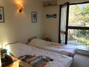 2 bedrooms, iron/ironing board, bed sheets