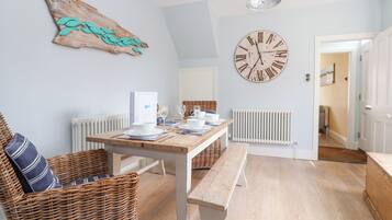 Cottage | Dining