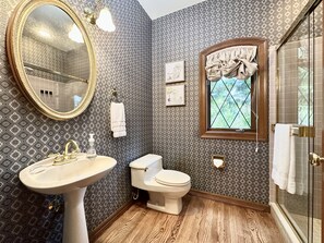 Hårføner og håndklær