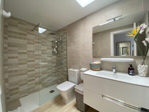 Shower, hair dryer, towels, soap - Buenavista II, 2 Bedrooms, Terrace, 1 Bathroom, Wifi Free, near to the beach (Morro Jable)