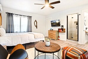 1 bedroom, free WiFi, bed sheets - 1BR Apt | 8min St. Anthony Hospital | Kitchen, Wi-Fi, Free Parking #03D (Oklahoma City)