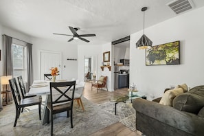 Smart TV, offices - Sleeps 14 with in-unit laundry — a repeat-guest favorite #40 (Oklahoma City)