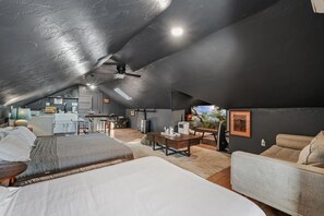 5 室のベッドルーム、デスク、アイロン / アイロン台、WiFi (無料)