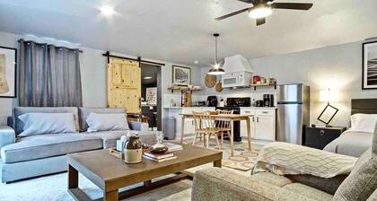 1BR Holiday Apt | Oven, Soaking Tub, Queen Bed #04