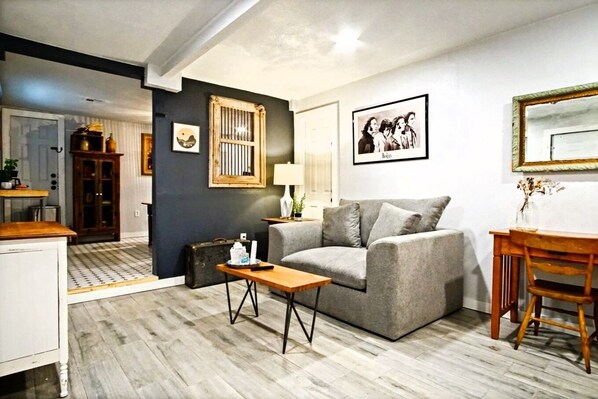 Smart TV, offices - 1BR Apt | $1600 Monthly | 4min to OKC Fair #19C (Oklahoma City)