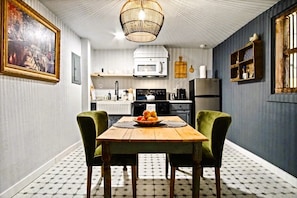 Refrigerador, microondas, horno, placa de cocina