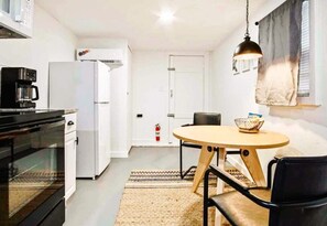 Kylskåp, mikrovågsugn, ugn och spishäll