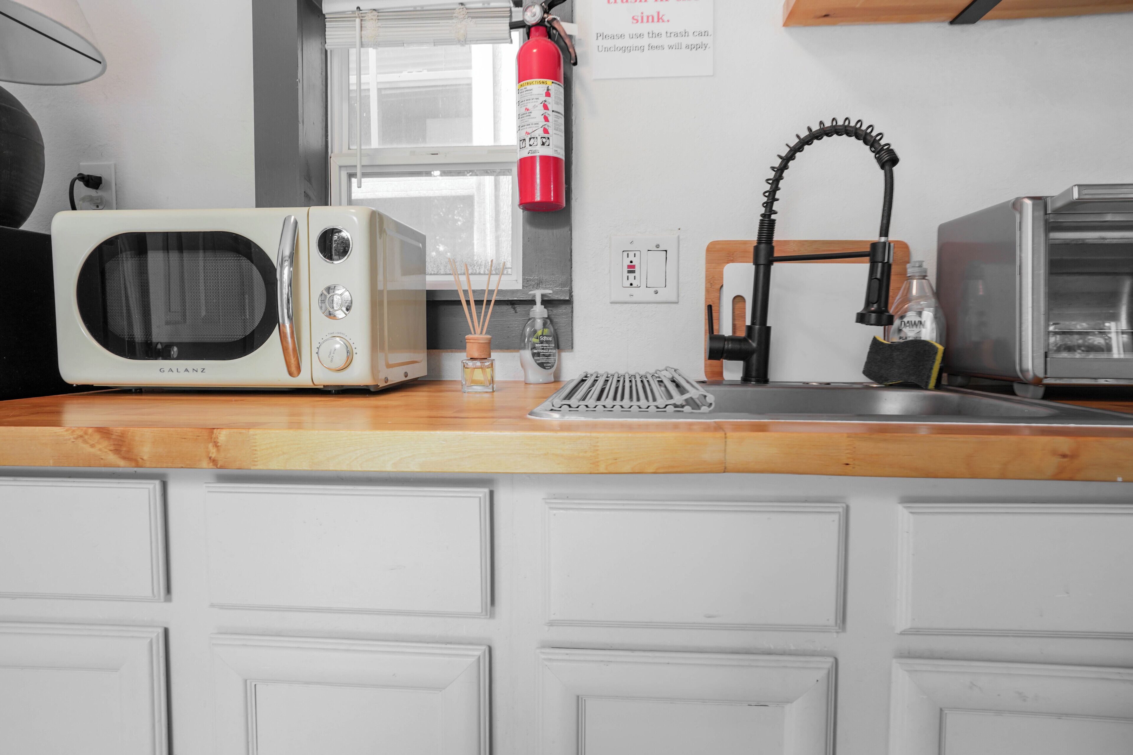 Microwave, coffee/tea maker, toaster