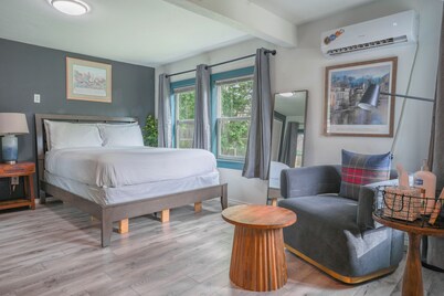 1BR Apt | 8 min to Integris Baptist Medical | Kitchen, Wi-Fi, Free Parking #34B