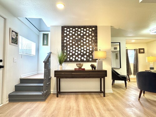 2BR Apt • 9 min to Integris Baptist | Kitchen, Free Parking, Self Check-In #N39