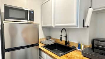 Frigorifero, microonde, forno, macchina per tè/caffè