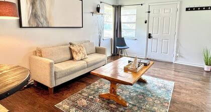 1BR Holiday Escape w/ Kitchenette + Queen Bed #37A