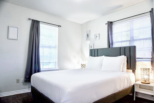 1BR Getaway for Thanksgiving w/ Free Parking #TB