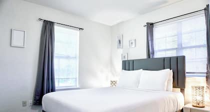 1BR Getaway for Thanksgiving w/ Free Parking #TB