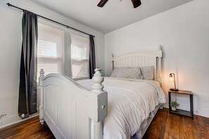 3 bedrooms, desk, WiFi