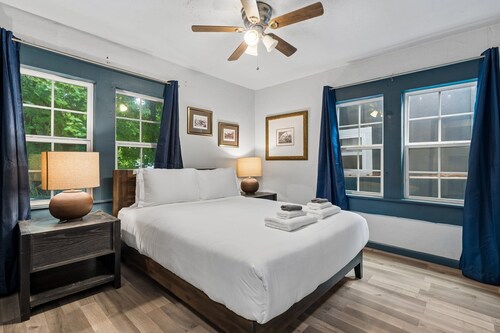 2BR with a desk near Integris — built for travel nurses and monthly stays.