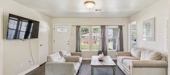 2BR Family Getaway with WiFi + Smart TV #TA