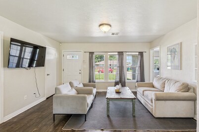 2BR Family Getaway| $1700/month #TA | Full Kitchen + Laundry