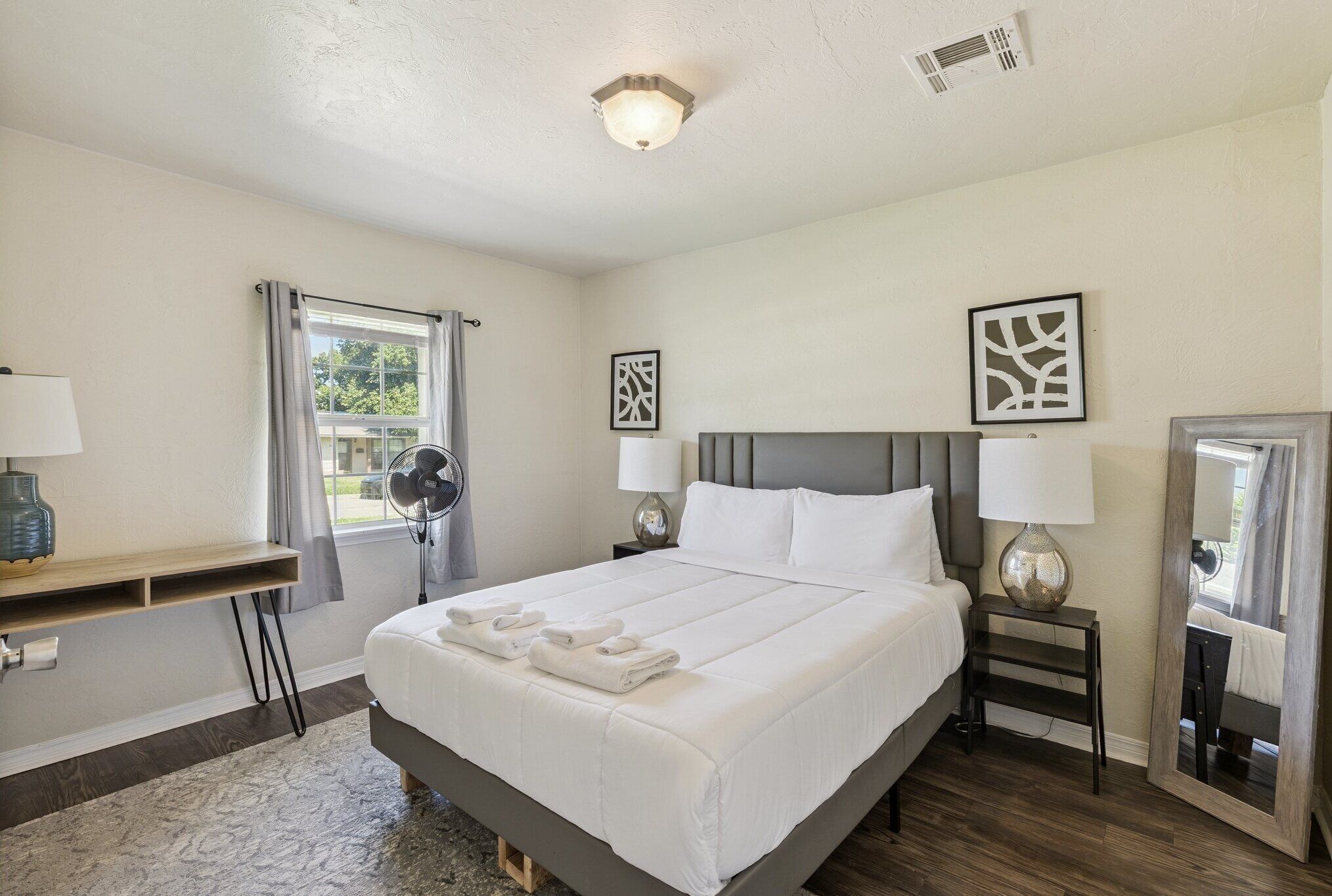 2 bedrooms, iron/ironing board, free WiFi, bed sheets