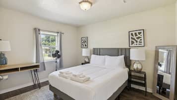 2 bedrooms, iron/ironing board, free WiFi, bed sheets