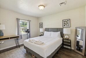 2 slaapkamers, een strijkplank/strijkijzer, gratis wifi, beddengoed