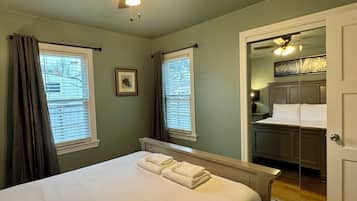 2 bedrooms, desk, iron/ironing board, free WiFi