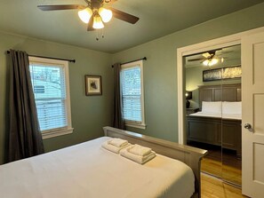 2 Schlafzimmer, Schreibtisch, Bügeleisen/Bügelbrett, kostenloses WLAN