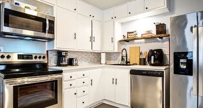 3BR Holiday Home | Full Kitchen + Laundry #C1