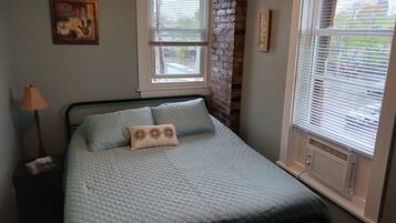 2 habitaciones, tabla de planchar con plancha, wifi y ropa de cama