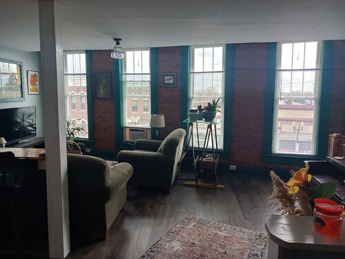 Cozy Apartment in the Heart of Downtown Geneva