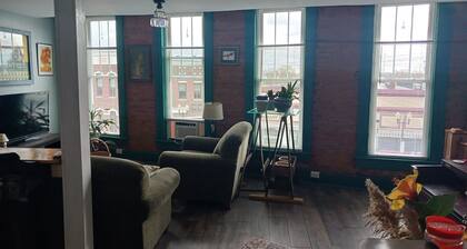 Cozy Apartment in the Heart of Downtown Geneva