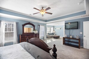 5 bedrooms, iron/ironing board, WiFi, bed sheets