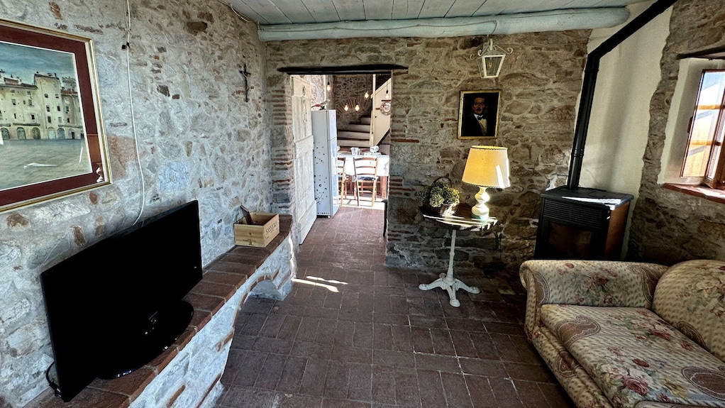 Casa Di Campagna A Chiatri Con 3 Camere Da Letto E 5 Posti Letto - Provincia di Lucca