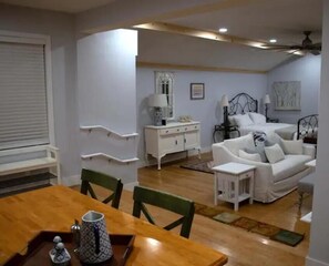 Interior - Rose Cottage 222 (North Bend)